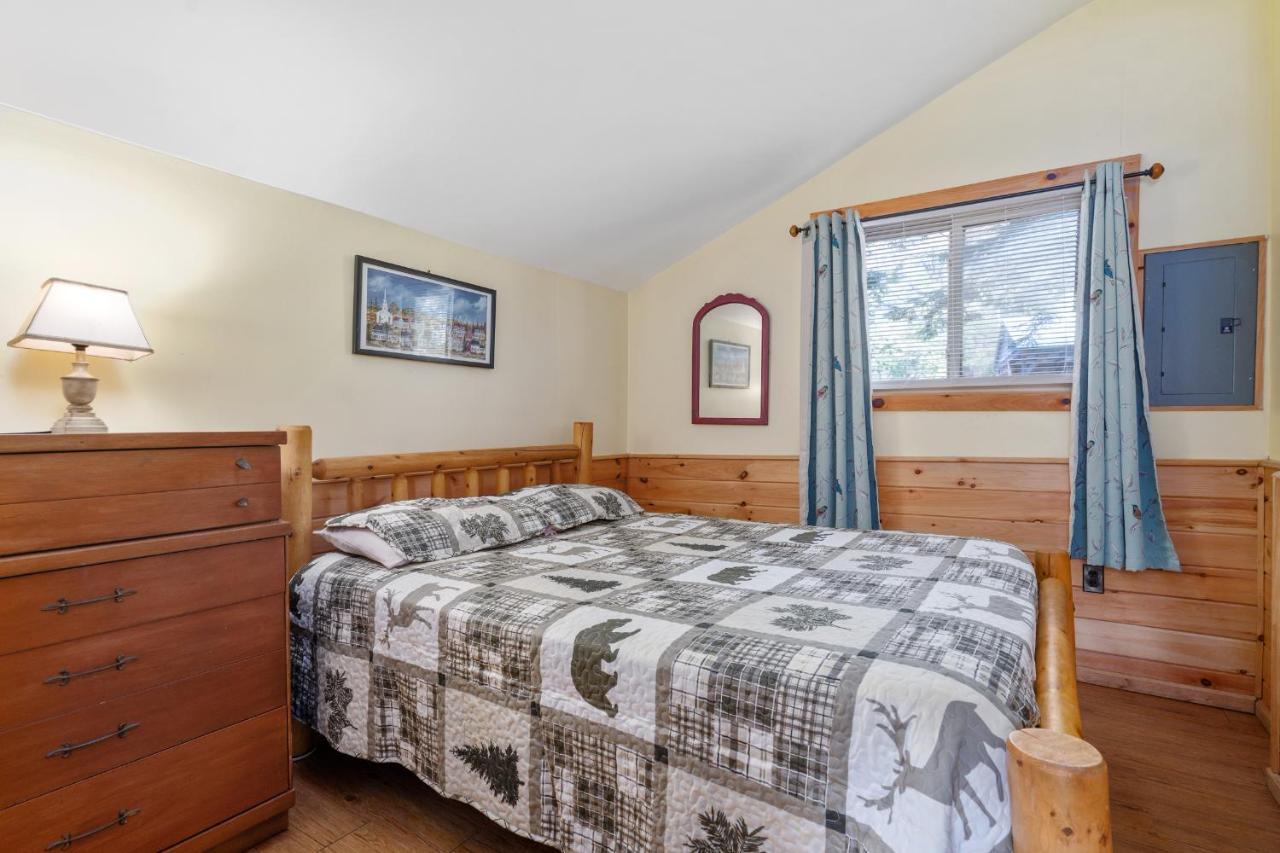 Hide-A-Way Waterfront Cottages Lake Luzerne Εξωτερικό φωτογραφία