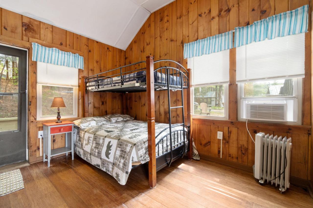 Hide-A-Way Waterfront Cottages Lake Luzerne Εξωτερικό φωτογραφία