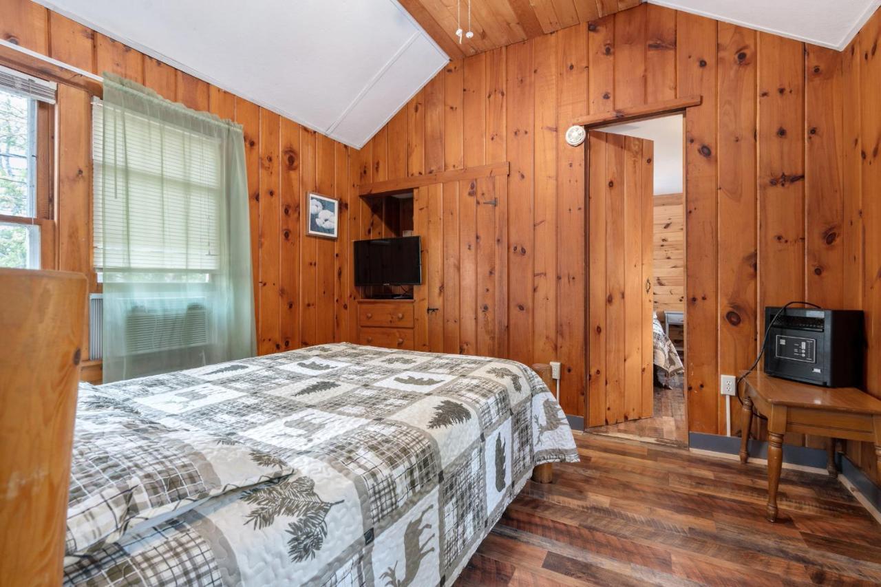 Hide-A-Way Waterfront Cottages Lake Luzerne Εξωτερικό φωτογραφία