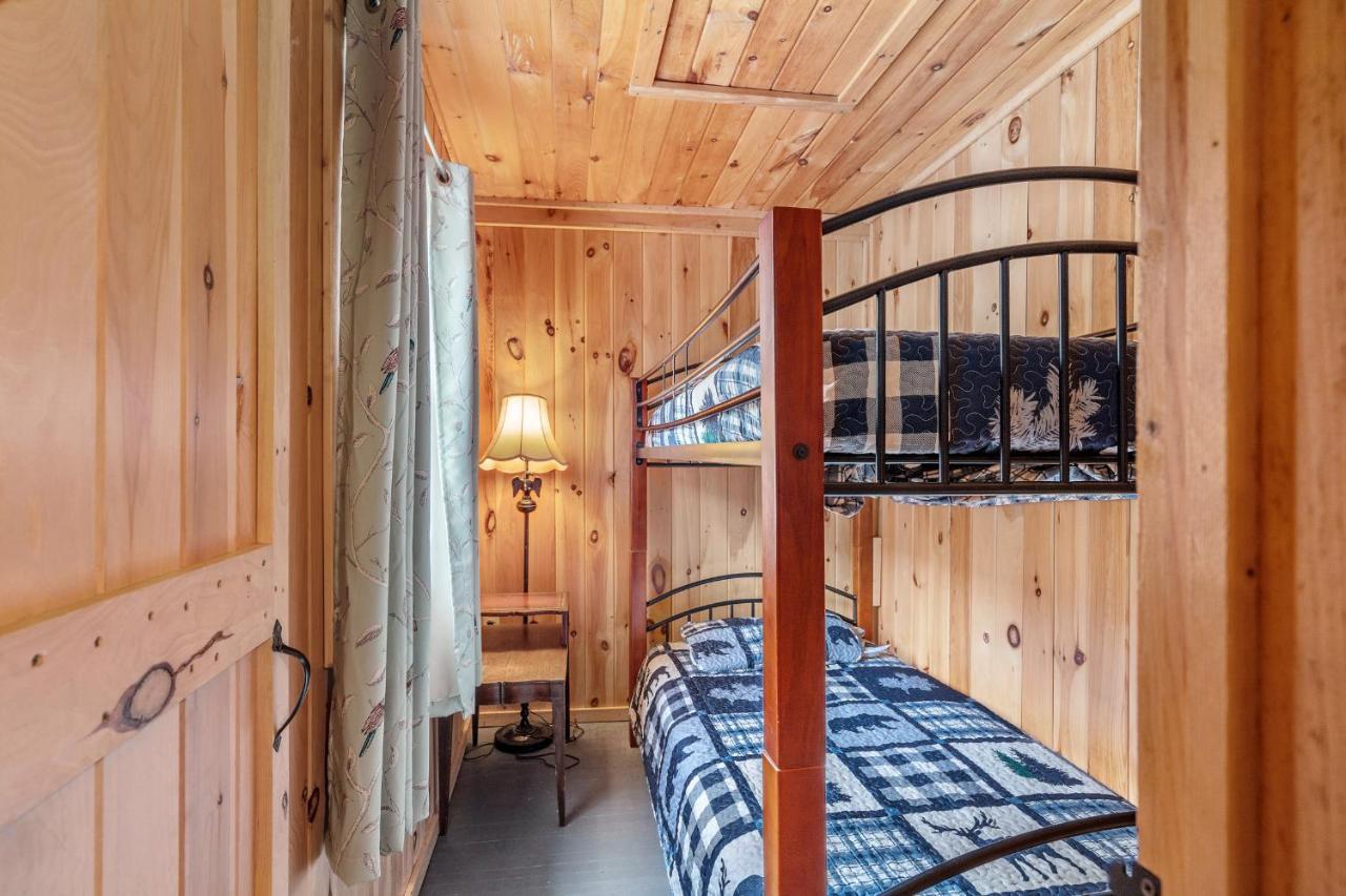 Hide-A-Way Waterfront Cottages Lake Luzerne Εξωτερικό φωτογραφία