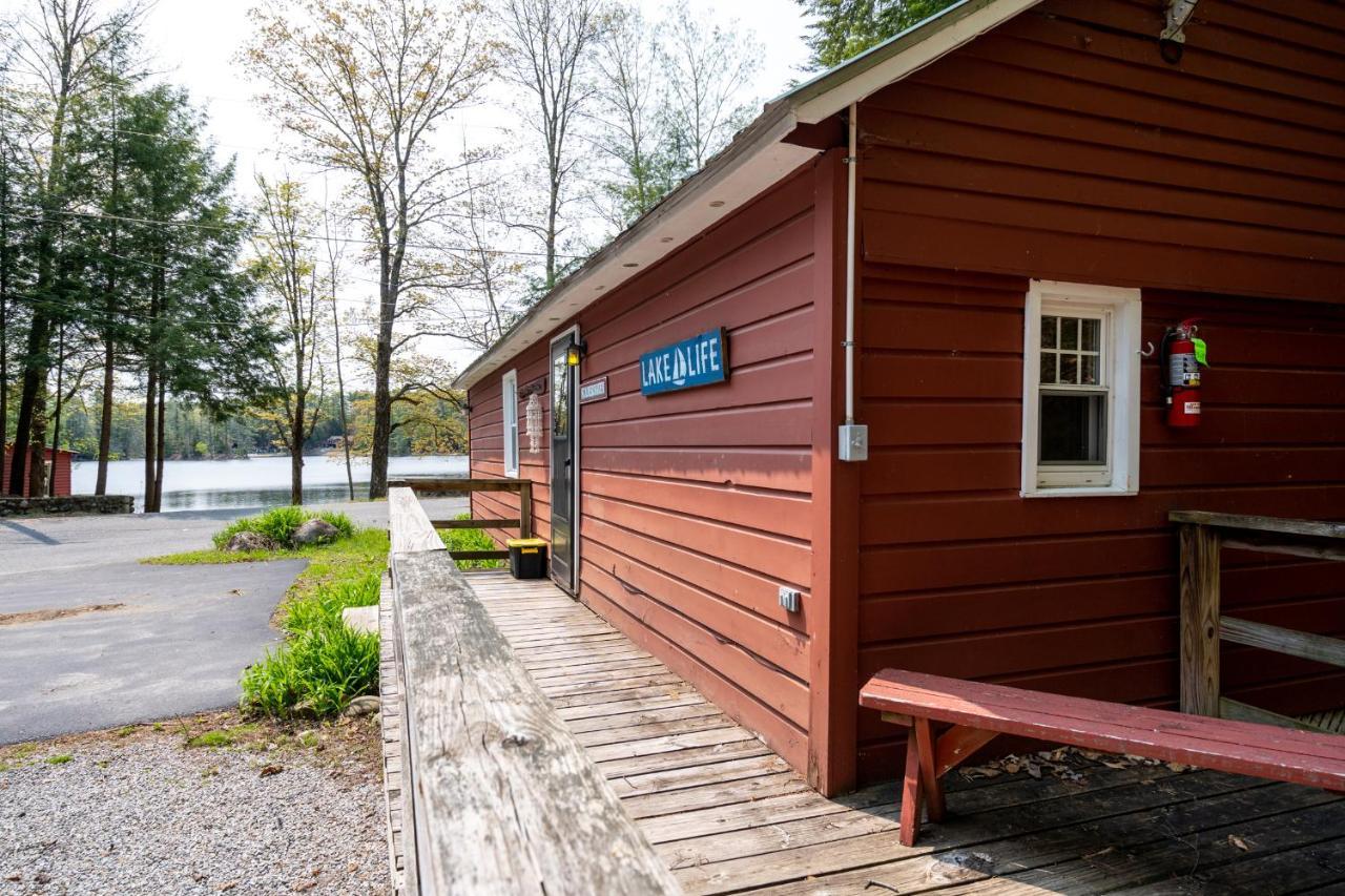 Hide-A-Way Waterfront Cottages Lake Luzerne Εξωτερικό φωτογραφία